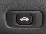 ボタン一つでトランクオープンが可能!車内から操作できる為、非常に便利な装備の一つとなります!