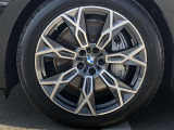 BMW純正20インチホイール。洗練されたデザインで、足元の個性を引き立てます。