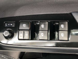 パワーウィンドは今や当たり前の機能ですが、無いと困る機能です。運転席からの操作で、全席の窓を振るオープンにしたり、フルクローズが可能です。