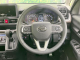 インテリアに合わせたデザインのステアリングは、運転される方のことも考え、運転しやすい形状、大きさです。是非一度、実際に触ってお確かめください。