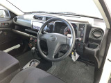 見通しのよいすっきりとした視界で、誰でも運転しやすいです。運転のしやすさは疲れにくさにも繋がりますよ♪