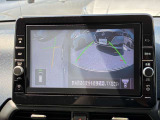 狭い道でのすれ違い、左側のガードレールや側溝が見えないと不安になりませんか?アラウンドビューモニターならバックカメラに加え、発進時に前方や周囲の確認、すれ違い時の助手席側下方の確認も出来て安心です♪