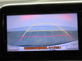 バックモニターで、駐車時に見えにくい後方をしっかり確認できます。