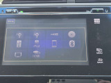 駐車時の安全確認をサポートするバックカメラも使用できます。インターナビで様々な情報を得ることもできます。