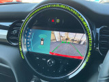 弊社在庫車両はすべて、入庫段階での客観的且つ厳正な車両チェック(第3者機関日本査定協会による査定)を実施しております。メーター改ざん車、修復歴車などは一切ございませんので、どうぞご安心くださいませ。