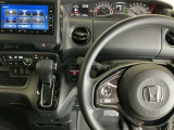 ホンダ純正メモリーナビ搭載なので、遠方へのドライブもお任せ下さい!ステアリング左手側にオーディオ関連のコントロールスイッチを配置しています。操作時は視線を逸らすことなく運転に集中できます