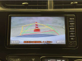 バックガイドモニター付きです。車の後方に小型カメラが付いており、バックする際の後方の様子をモニター上に表示します。