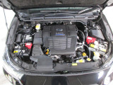 スバルといえば水平対向エンジン!2.0L DOHC デュアルAVCS直噴エンジンにモーターを組み合わせた「e-BOXER」の走りをお愉しみください。