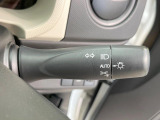 【オートライト】周りの明るさに応じて自動でヘッドライトの点灯・消灯ができる機能です!ライトの付け忘れ・消し忘れなどが無くなり、雨の日や夕方の走行も安心!トンネル通過時も便利ですね♪
