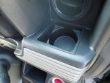 車内はドリンクホルダーや収納スペースも多く、使い勝手も良好です♪