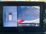 車を真上から見下ろしているかのように周囲の状況を把握して安心して駐車が行えるアラウンドビューモニターが付いています