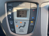 オートエアコンは、気温を設定すれば自動調整。車内をいつでも快適空間にしてくれます♪