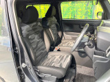 運転席シート廻りは使用感も少なく、良好な状態となっています。前オーナー様が丁寧に使っていたことがよくわかりますね。