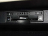 グローブボックス内にETCカード挿入口がございます。