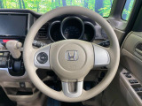 インテリアに合わせたデザインのステアリングは、運転される方のことも考え、運転しやすい形状、大きさです。是非一度、実際に触ってお確かめください。