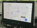 【10.5インチナビ】高級感とインパクトのある大画面ナビを装備。各種オーディオ操作はもちろん、スマホ連携もできる利便性の高いナビです♪