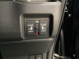 【両側パワースライドドア】です。リモコンや運転席のスイッチ操作で楽々自動開閉。