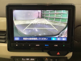 バックモニター付きで、車庫入れやバック時の後方確認をサポート。