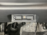 ハンドルの真下にETCがついています。高速道路の料金所の通過も楽々です。 カードの取り出しもしやすい場所についています。