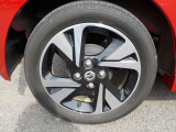 純正15インチアルミホイールに、165/55R15タイヤを装着しております。
