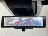 【インテリジェント ルームミラー】車両後方のカメラ映像をミラー面に映し出すので、車内の状況や、天候などに影響されずいつでもクリアな後方視界が得られます!