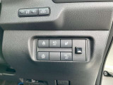 運転席右側に各種スイッチが集約されています!衝突軽減ブレーキ、踏み間違い防止装置付きで安全装備も充実しています