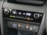 【オートエアコン】車内温度を感知して自動で温度調整をしてくれるのでいつでも快適な車内空間を創り上げます!どの席に座っても快適なドライブが楽しめます♪