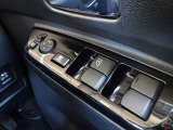 パワーウインドウスイッチ★電動格納機能付きで運転席からドアミラーの角度が調整可能です。電動格納機能付きです♪