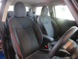 【運転席】スポーツシートでドライバーの体にフィットし、運転をしっかりとサポートしてくれます!