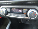 車内快適にオートエアコンと運転席&助手席にシートヒータ装備