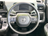 【純正革巻きステアリング】上質な革を使用することで、手にしっかり馴染みとても運転しやすいハンドルです♪