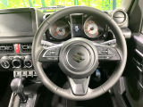 【純正革巻きステアリング】上質な革を使用することで、手にしっかり馴染みとても運転しやすいハンドルです♪
