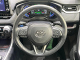 【純正革巻きステアリング】上質な革を使用することで、手にしっかり馴染みとても運転しやすいハンドルです♪