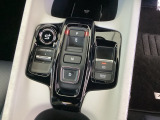 指一本による先進的なシフト操作が可能なエレクトリックギアセレクターです!また、スイッチ操作でオン/オフできる電子制御パーキングブレーキです。