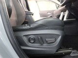 パワーシート搭載。微妙な調整が手軽にでき、ピッタリなポジションで運転することが可能です。