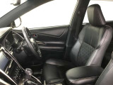 高いホールド性で運転姿勢が安定します。長距離ドライブでも疲れにくいのが魅力です。快適なドライビングライフをお送りください♪