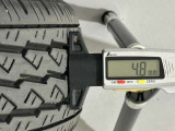 夏タイヤの残り溝は4.8mmです。スリップラインからは3.3mmとなっております。