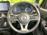 インテリアに合わせたデザインのステアリングは、運転される方のことも考え、運転しやすい形状、大きさです。是非一度、実際に触ってお確かめください。