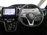 ブラックを基調としておりおちついた車内になっております。