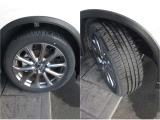 車のデザインにマッチした、純正アルミホイール☆