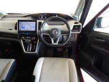 視界良好、操作しやすい運転席です。