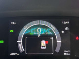 視認性に優れたメーターを採用しており、走行中でも車速や情報が分かりやすく表示されます。運転時の視線移動をむりのない範囲に抑え、快適で安心感のあるドライブをサポートします。