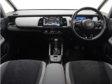◆視界広々で非常に運転しやすくロングドライブでも疲れを感じさせないすっきりとまとまったインパネ周りです。