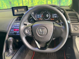 インテリアに合わせたデザインのステアリングは、運転される方のことも考え、運転しやすい形状、大きさです。是非一度、実際に触ってお確かめください。