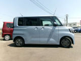 スライドドアですので、狭い駐車場での、乗り降りも、しやすく便利です。