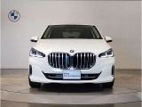 【キドニーグリル】BMWは約90年もの間、ほぼ全ての車両にひと目でBMWだと分かるこの特徴的なフロントグリルが備えられ、デザイン・アイコンとして親しまれてきました。