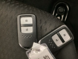 家族やパートナーと個別に持てるため、貸し借りの手間がなくスムーズに乗車できます。また、メインキーを自宅に置いたまま、もう一方をサブとして常に鞄に入れておけるため、持ち出し忘れを防げる点も便利です。