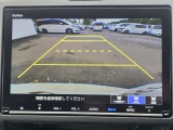 駐車時の安全確認をサポートするバックカメラも使用できます。インターナビで様々な情報を得ることもできます。