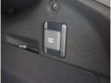 充電用USB端子付き。スマートフォンなどの充電に便利です。