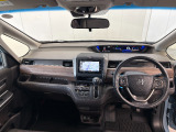見通しの良い運転席回りとなっておりますので安心して運転をして頂けます!窓が大きいので明るく開放的な室内です